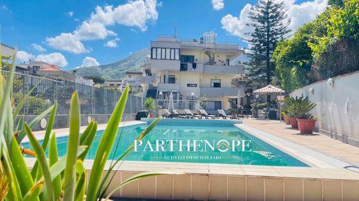 Apartment in San Sebastiano al Vesuvio, Naples