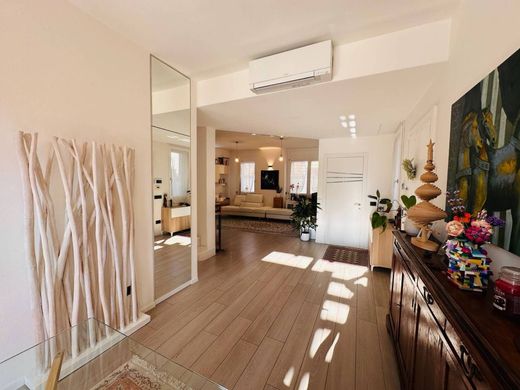 Villa in Cernusco sul Naviglio, Milan