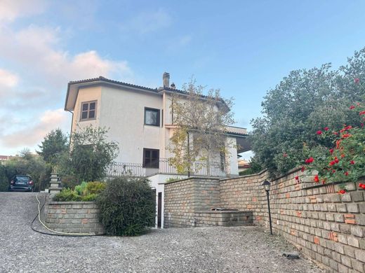 Villa in Ronciglione, Provincia di Viterbo