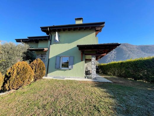 Villa - Dubino, Provincia di Sondrio