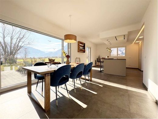 Villa in Prata Camportaccio, Provincia di Sondrio