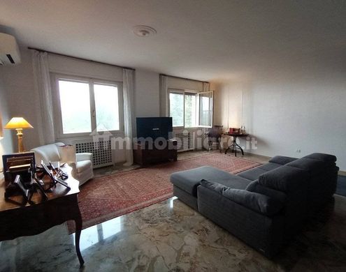 Apartment / Etagenwohnung in Treviso, Provincia di Treviso
