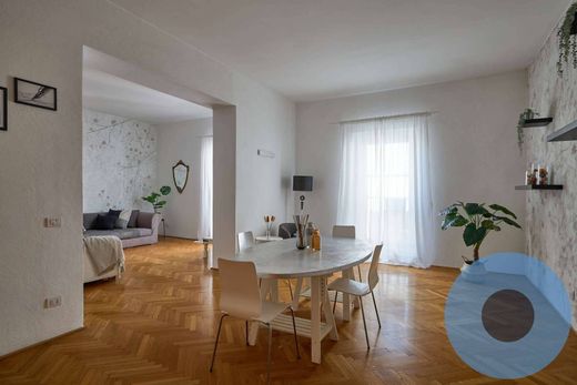 Apartment / Etagenwohnung in Rom, Latium