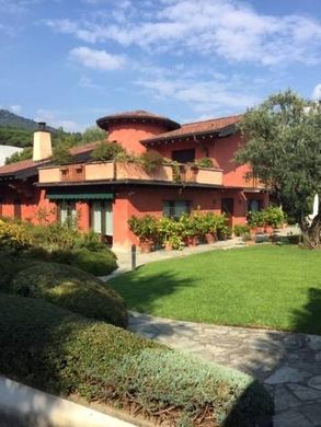 Villa Barasso, Varese ilçesinde
