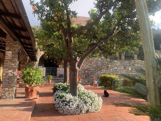 Alassio, Provincia di Savonaのヴィラ