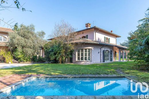 Villa in Casnate Con Bernate, Provincia di Como