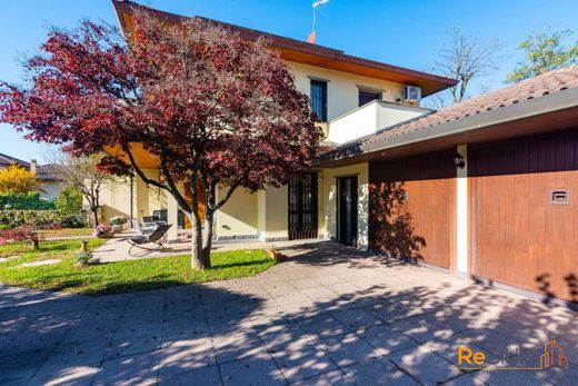 Villa in Villasanta, Province of Monza and Brianza