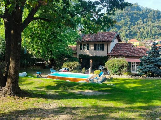 Villa in Castelveccana, Provincia di Varese