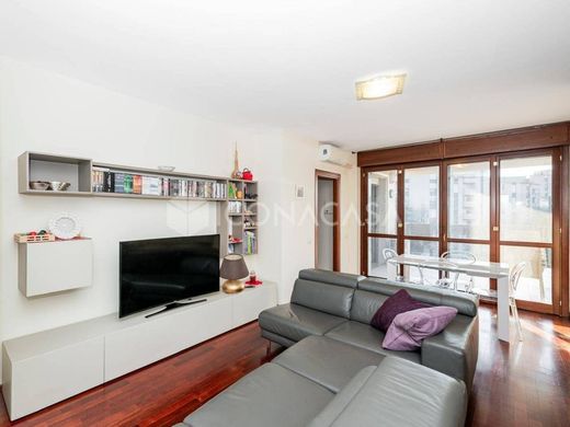 Apartment / Etagenwohnung in San Donato Milanese, Mailand