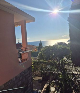 Villa Andora, Savona ilçesinde