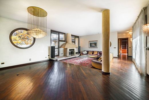 Daire Besana in Brianza, Monza e della Brianza ilçesinde