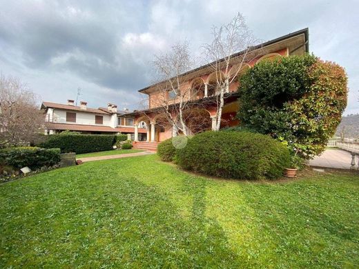 Villa a Provaglio d'Iseo, Brescia