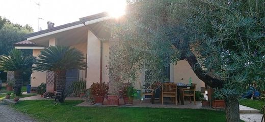 Вилла, Cisterna di Latina, Provincia di Latina