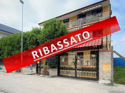 Villa in Casoria, Naples