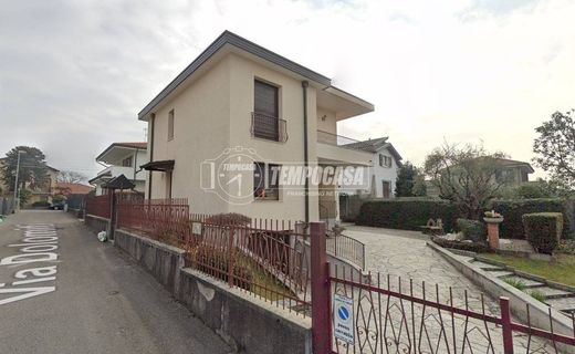 Willa w Lentate sul Seveso, Provincia di Monza e della Brianza