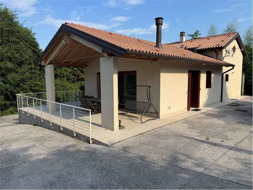 Casa di lusso a Vittorio Veneto, Treviso