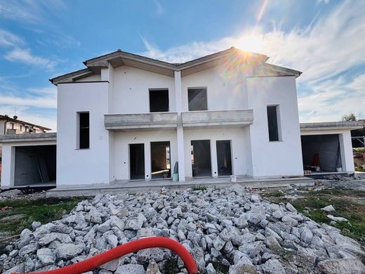 Serravalle Pistoiese, Provincia di Pistoiaのヴィラ