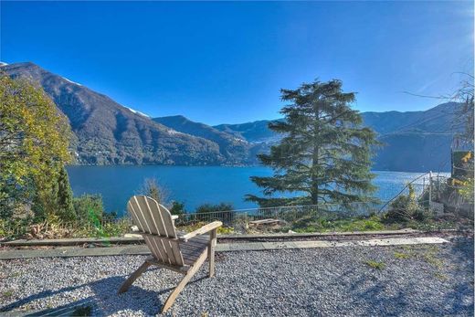 Apartment / Etagenwohnung in Laglio, Provincia di Como