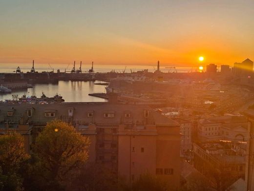 Attico a Genova, Liguria