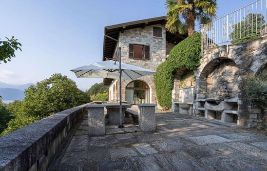 Orta San Giulio, Provincia di Novaraのヴィラ