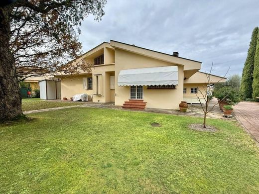 Villa in Pontedera, Province of Pisa