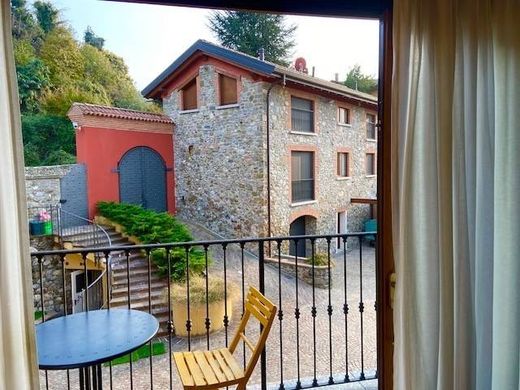 Willa w Dolzago, Provincia di Lecco