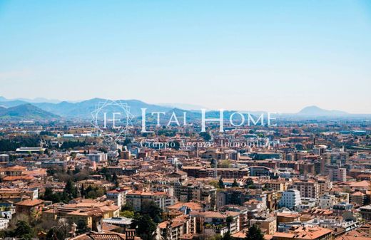 Piso / Apartamento en Bérgamo, Lombardia