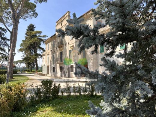 Villa Corropoli, Teramo ilçesinde