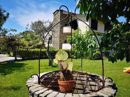 Appartamento a Livorno, Toscana