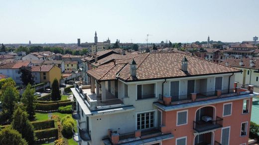 Penthouse Crema, Cremona ilçesinde