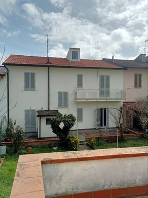 Sıralı evler Empoli, Firenze ilçesinde