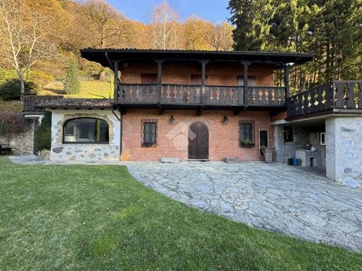 Βίλα σε Primaluna, Provincia di Lecco