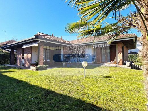 Вилла, Галларате, Provincia di Varese