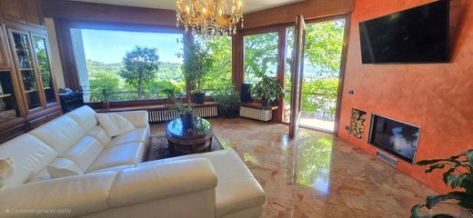 Villa a Comerio, Varese