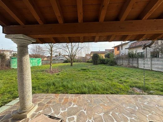 Villa a Misinto, Monza e Brianza