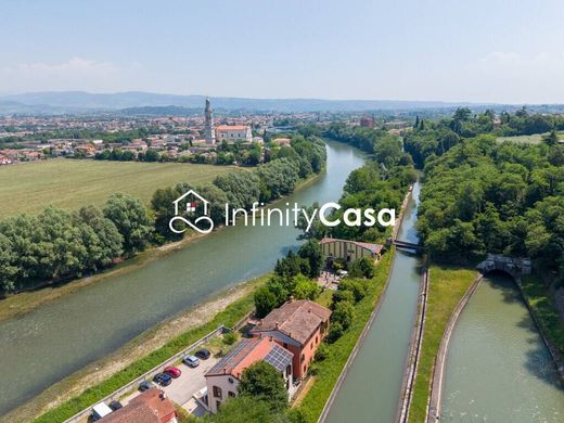 Villa a Bussolengo, Verona