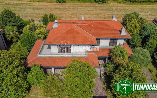 Villa a Bareggio, Milano