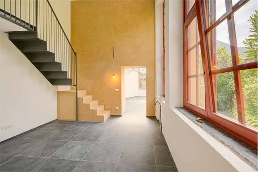 Luxe woning in Moltrasio, Provincia di Como