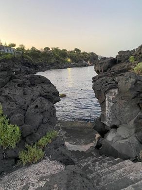 Villa a Aci Castello, Catania