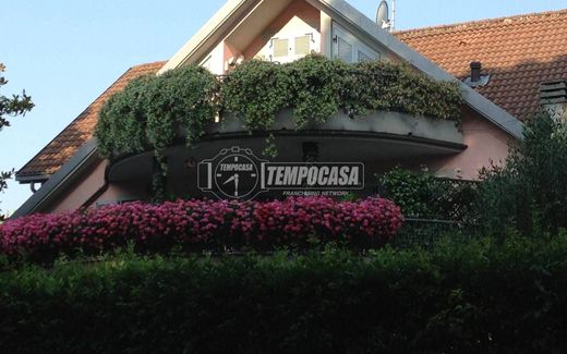 ‏דירת פנטהאוז ב  Cernusco sul Naviglio, Città metropolitana di Milano