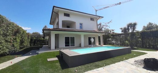 Villa a Forte dei Marmi, Lucca