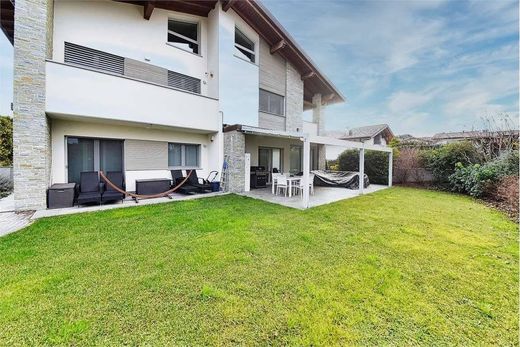 Piso / Apartamento en Capiago-Intimiano-Olmeda, Provincia di Como