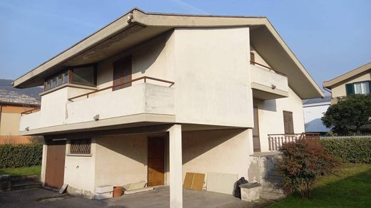 Villa in Rezzato, Provincia di Brescia