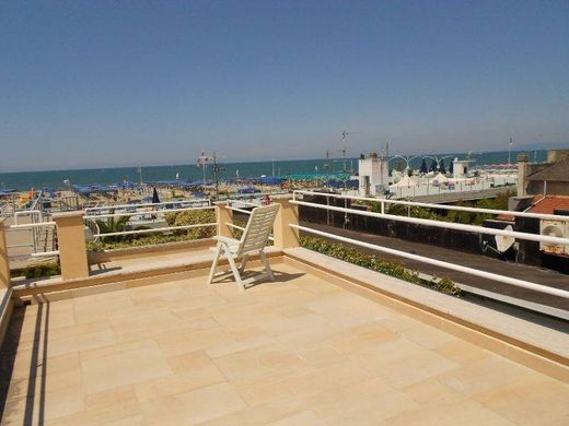阁楼  Viareggio, 卢卡省