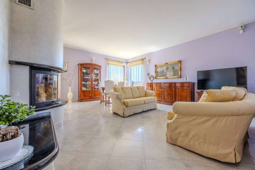 Villa in Parabiago, Milan