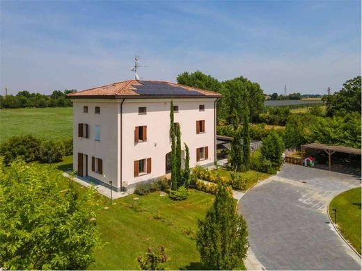 Villa Carpi Centro, Modena ilçesinde