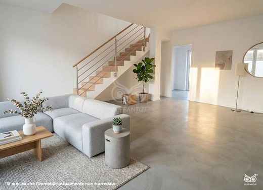 Villa in Bizzarone, Provincia di Como