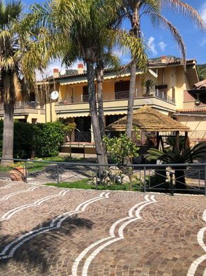 Вилла, Sperlonga, Provincia di Latina