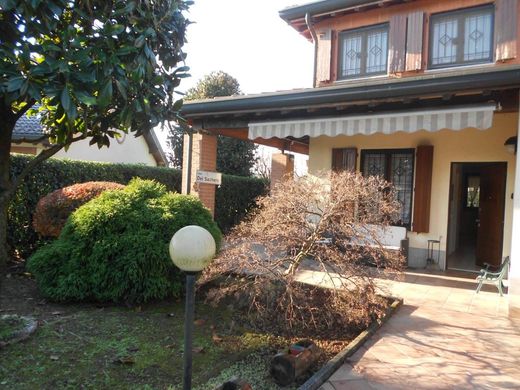 Villa in Mediglia, Milan