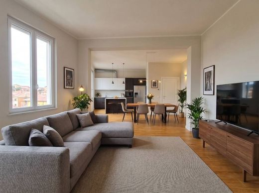 Apartment / Etagenwohnung in Cantello, Provincia di Varese